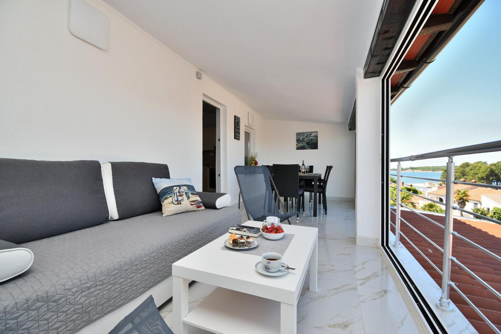 Apartments Ester Funtana Exterior foto